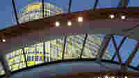 building_referenz_adac_foyer_licht_2000x1125.jpg